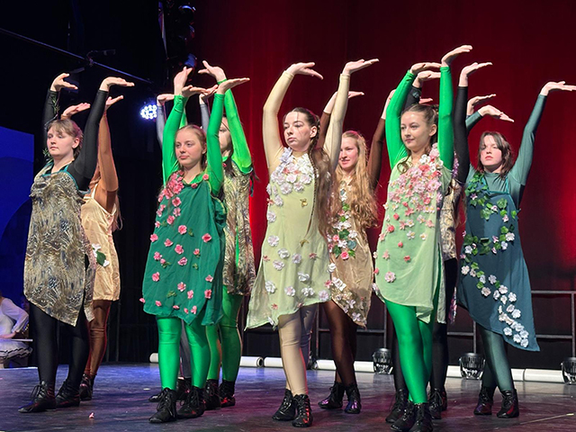 Weihnachtsrevue im Volksbad Jena