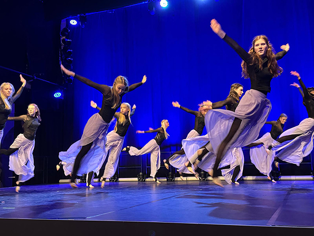 Weihnachtsrevue im Volksbad Jena