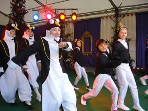Die Future Dancer mit ihren Pinguinen