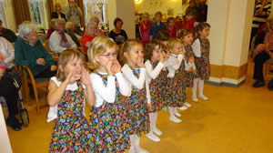 Herr Fischer mit der Gruppe Harlekin
